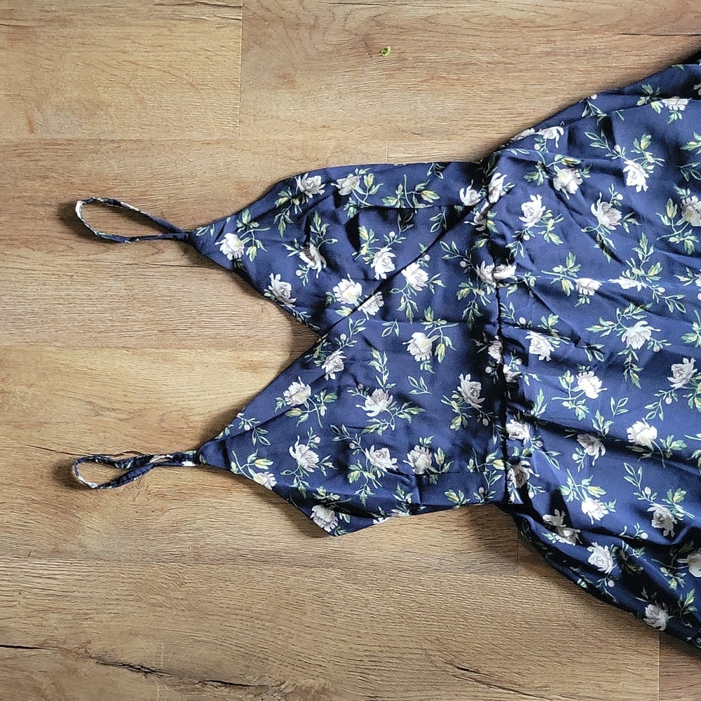 BEAUTIFUL FLORAL DRESS - Picture 8 of 9